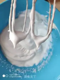 Make Strawberry naked cake step 6