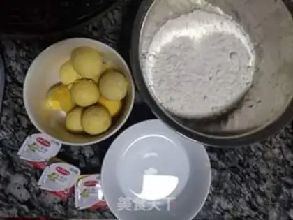 Make Creamed yolk cookies step 0