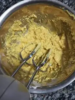 Make Creamed yolk cookies step 1