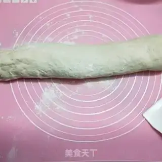 Make Spicy bean horn buns step 11