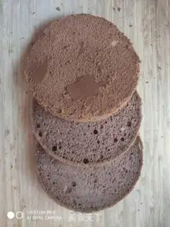 Make Strawberry naked cake step 11