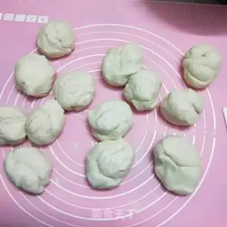 Make Spicy bean horn buns step 12