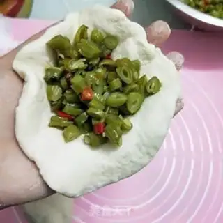 Make Spicy bean horn buns step 13