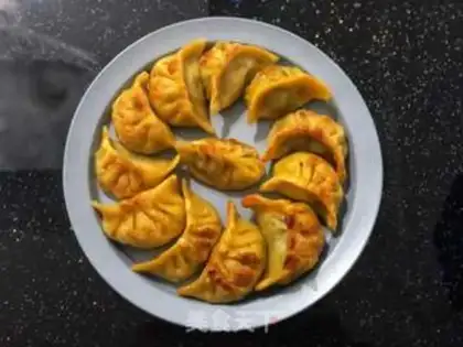 Make A green pork dumpling step 12
