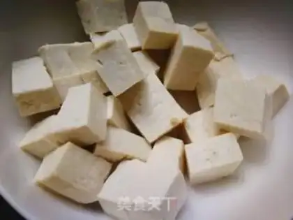 Make A tofu soup for fish bones step 2