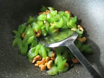 Make The fragrance of cashew nuts step 5