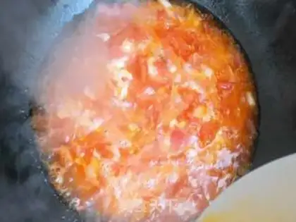 Make Tomato egg noodles step 4