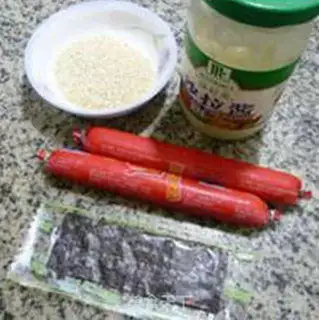 Make Seaweed ham and sausage rolls step 1