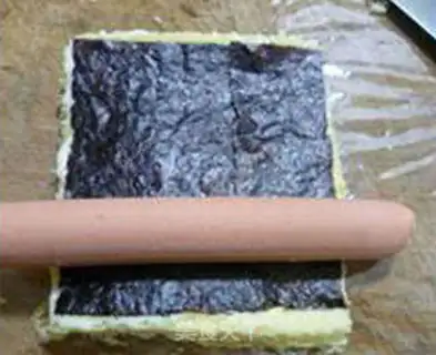 Make Seaweed ham and sausage rolls step 5