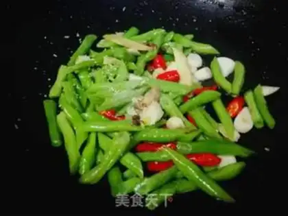 Make ♪ Little rice peppers fried with dragon bean horns step 4