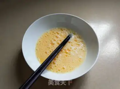 Make Soy sauce and egg fried rice step 3