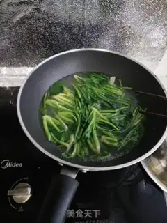 Make Eggs and spinach step 2