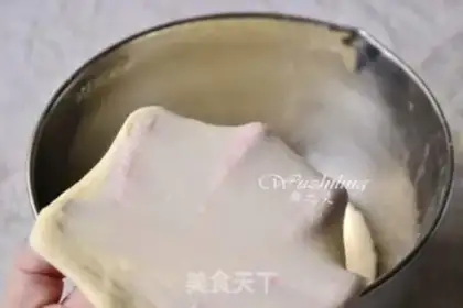 Make A little pine onion toast step 1