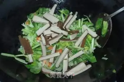 Make Celery fried eggs step 3