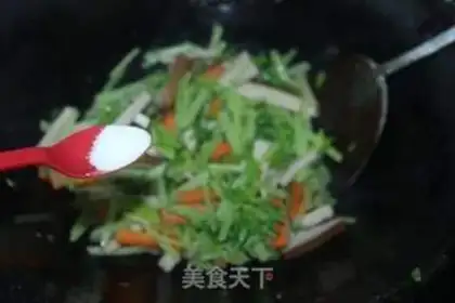 Make Celery fried eggs step 4