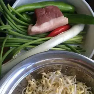 Make Garlic bean sprouts step 0