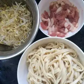 Make Garlic bean sprouts step 4