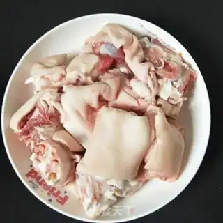 Make Peanut stew pig hoof step 1