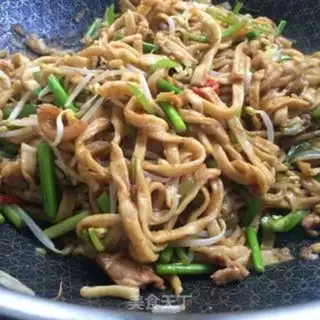 Make Garlic bean sprouts step 10