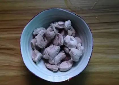Make Tea mushrooms and chestnut pig soup step 3