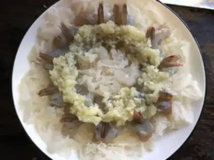 Make Shrimp with garlic and silver ears step 6