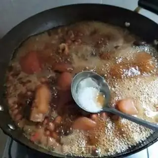 Make Peanut stew pig hoof step 10
