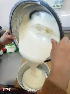 Make Swan birthday cake step 4