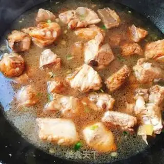 Make Four seasons of bean roasted ribs step 3