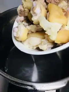 Make Pigfoot peanut soup step 2