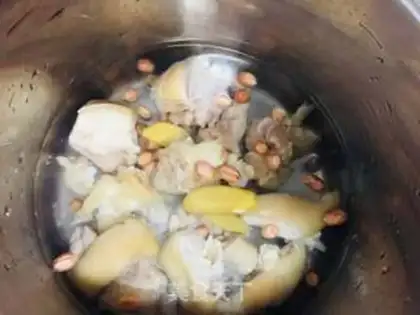 Make Pigfoot peanut soup step 4