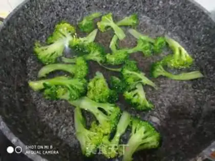 Make ♪ Zimson carrots and broccoli ♪ step 2