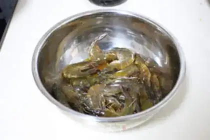Make Garlic on the back shrimp step 3