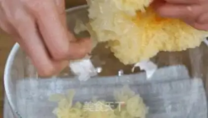 Make Silver-eared peach glue step 1