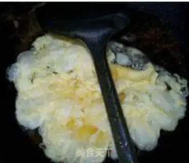 Make Squeeze eggs and rice step 4