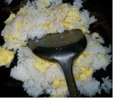 Make Squeeze eggs and rice step 5