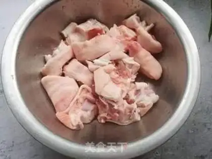 Make A casserole with pig hoofs step 0