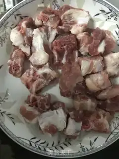 Make A casserole with pig hoofs step 1