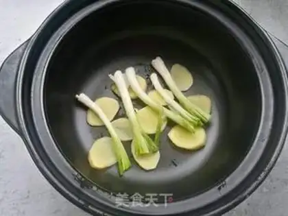 Make A casserole with pig hoofs step 2