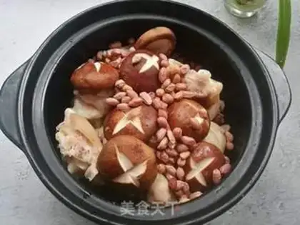 Make A casserole with pig hoofs step 3