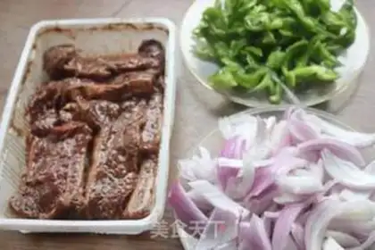 Make Pepper onion fried cowboy bones step 0