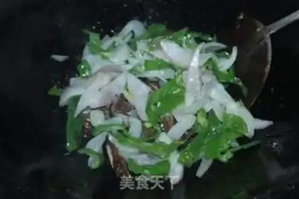 Make Pepper onion fried cowboy bones step 4