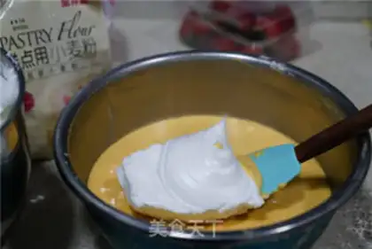 Make Strawberry Goldcake step 8