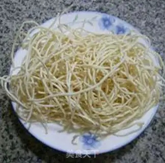 Make Eggs and soy noodles step 0