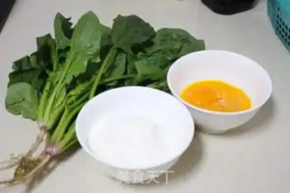 Make Egg yolk spinach step 0