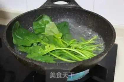 Make Egg yolk spinach step 1