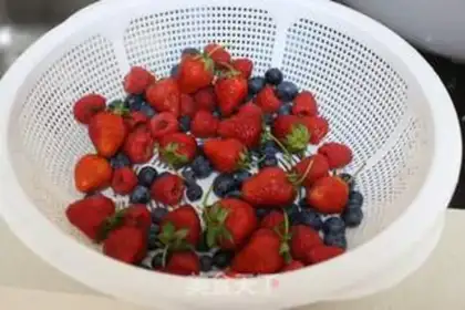 Make Fence cream fruit cake step 13