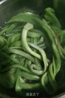 Make Plumbing peanut rice step 1