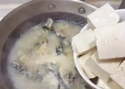 Make Scratch fish tofu soup step 3