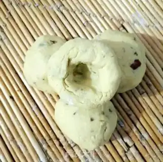 Make The yellow-mealed red-tree nest step 2