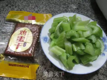 Make Eggs are fried with celery step 0